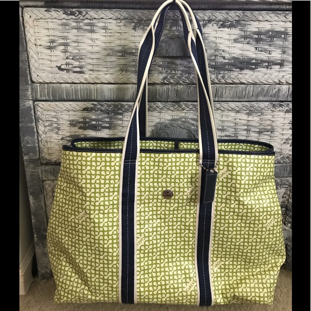 Coach signature opt art lg tote (authentic)